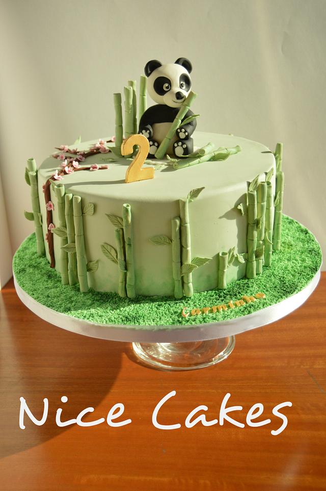 Panda cake - Decorated Cake by Paula Rebelo - CakesDecor