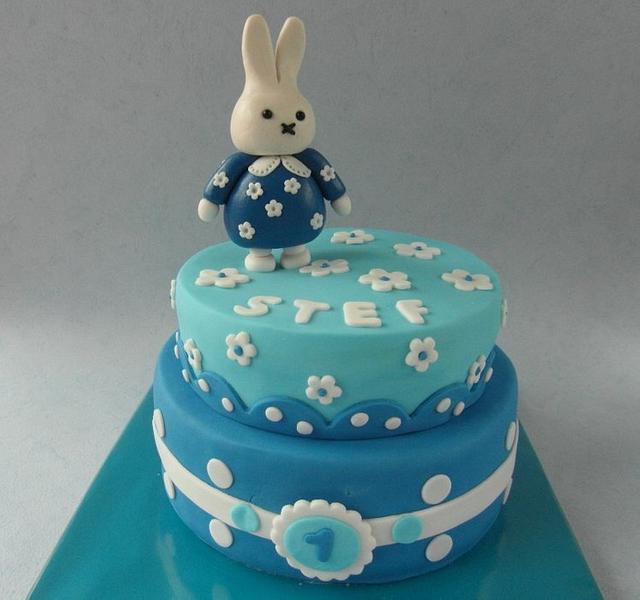 Miffy-(Nijntje) - Decorated Cake by Carla - CakesDecor