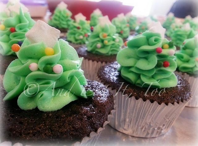 Oh Christmas Tree - Decorated Cake by And Eat It, Too - CakesDecor