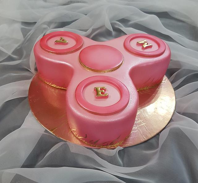 Fidget spinner cake Cake by Tirki CakesDecor