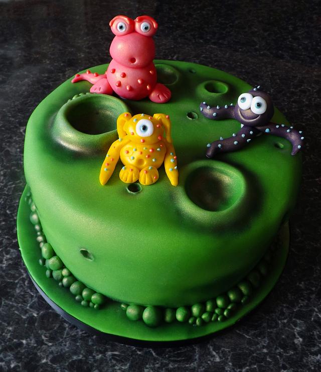 Alien Invasion Cake | Here's a fun cake from a video that I … | Flickr