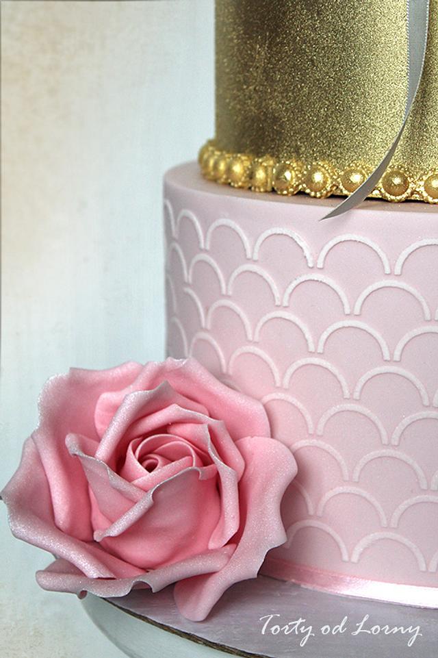 Gold, pink and white.. - Cake by Lorna - CakesDecor