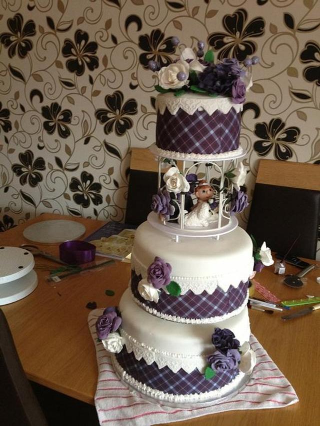 Tartan Wedding Cake - cake by Lace Cakes Swindon - CakesDecor