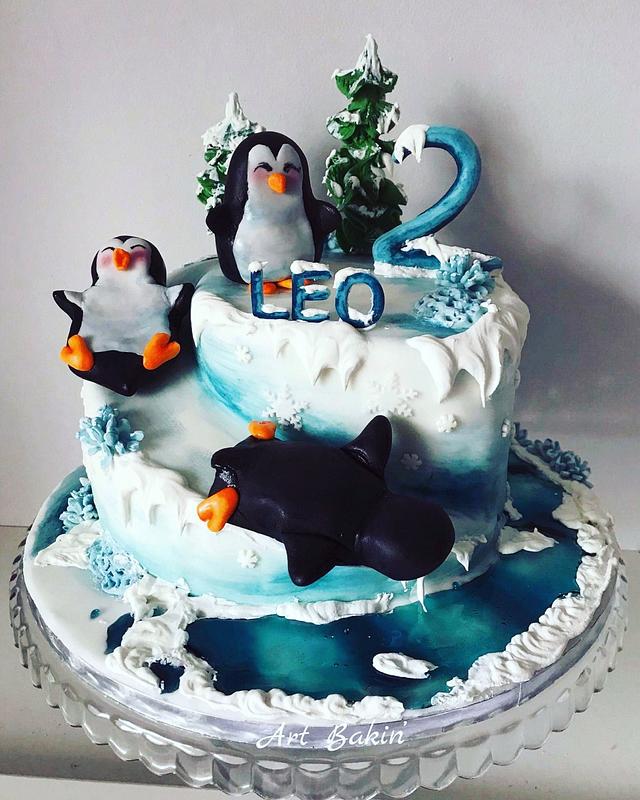 Penguin fun Cake by Art Bakin’ CakesDecor