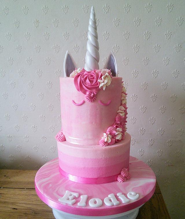 Pink Ombre Unicorn 🦄 - Cake by DayDreams UK - CakesDecor