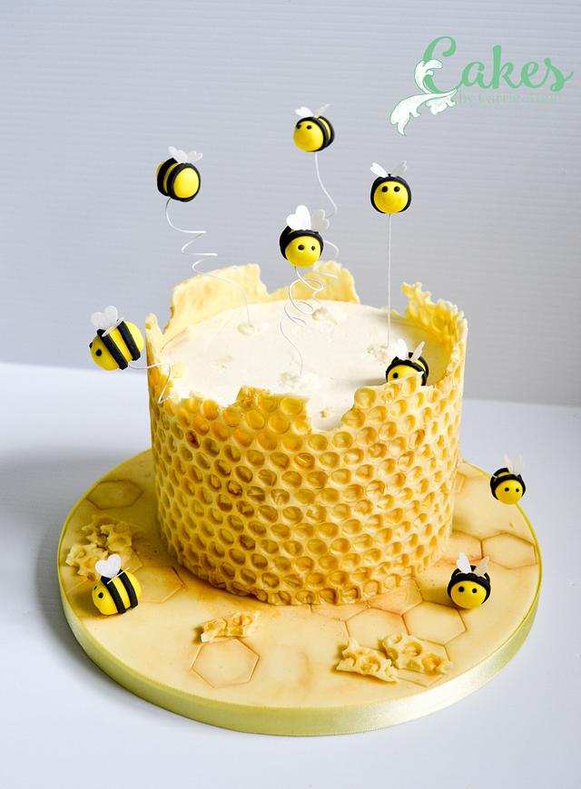 Honey Bee Cake/tutorial - Decorated Cake by Carrie-Anne - CakesDecor