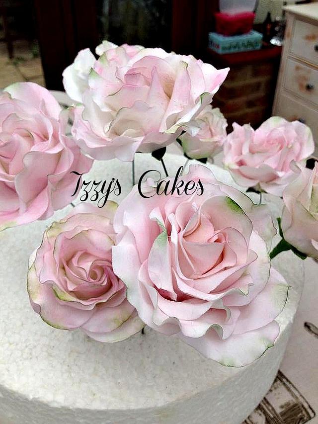 Sugar roses Decorated Cake by The Rosehip Bakery CakesDecor