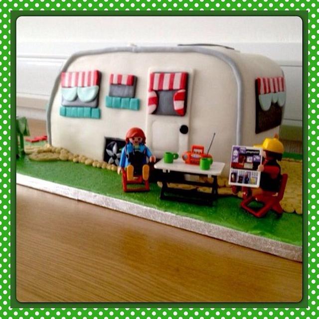 Caravan Cake - Decorated Cake by Hayley - CakesDecor