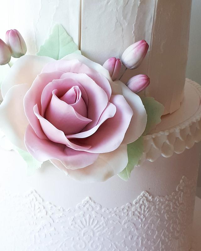 Sugar Pink Roses Decorated Cake by FatmaOzmenMetinel CakesDecor