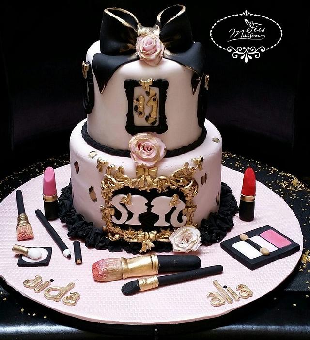 MAKE UP CAKE Decorated Cake by Fées Maison (AHMADI) CakesDecor