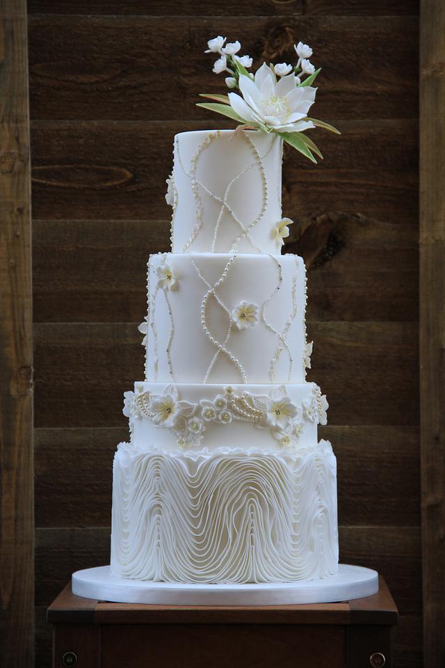 White wedding cake - Cake by beth - CakesDecor