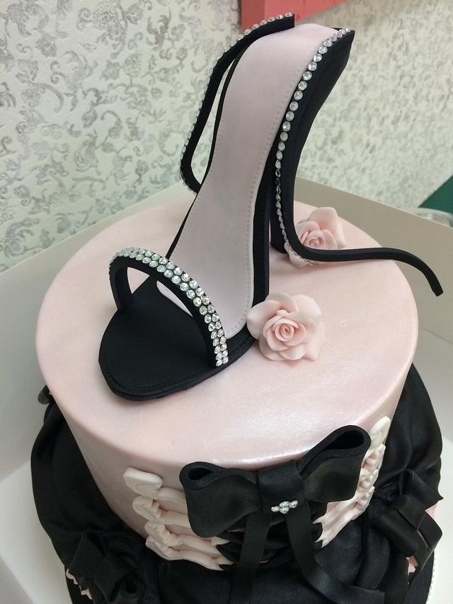 Saloon Cake - Cake by Emy - CakesDecor