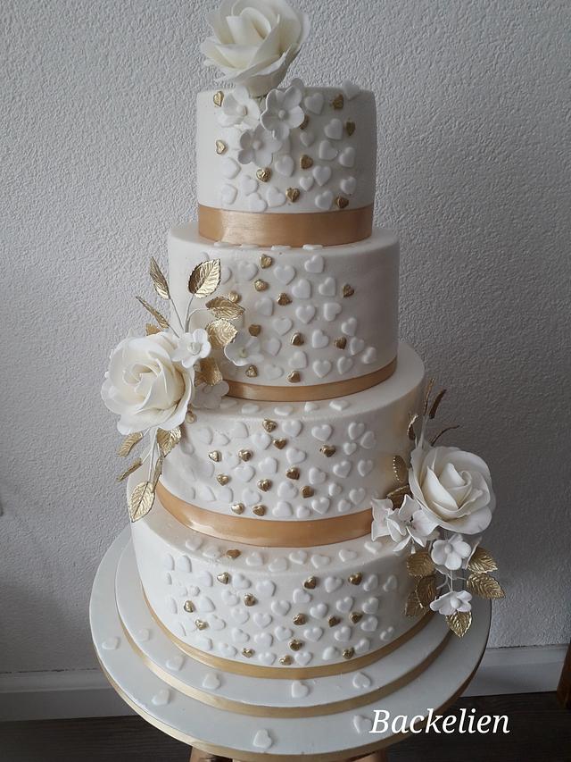 Lovely weddingcake Decorated Cake by Backelien CakesDecor