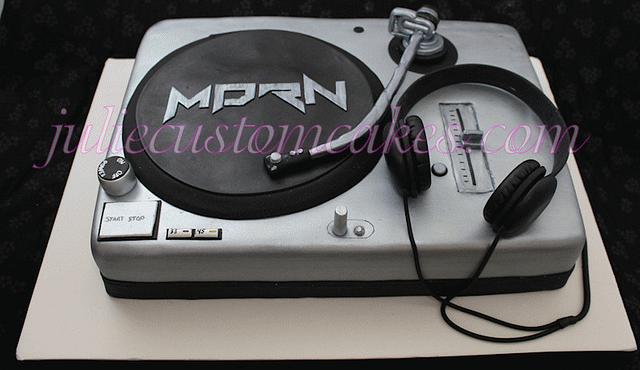 DJ cake - Cake by twinmomgirl - CakesDecor