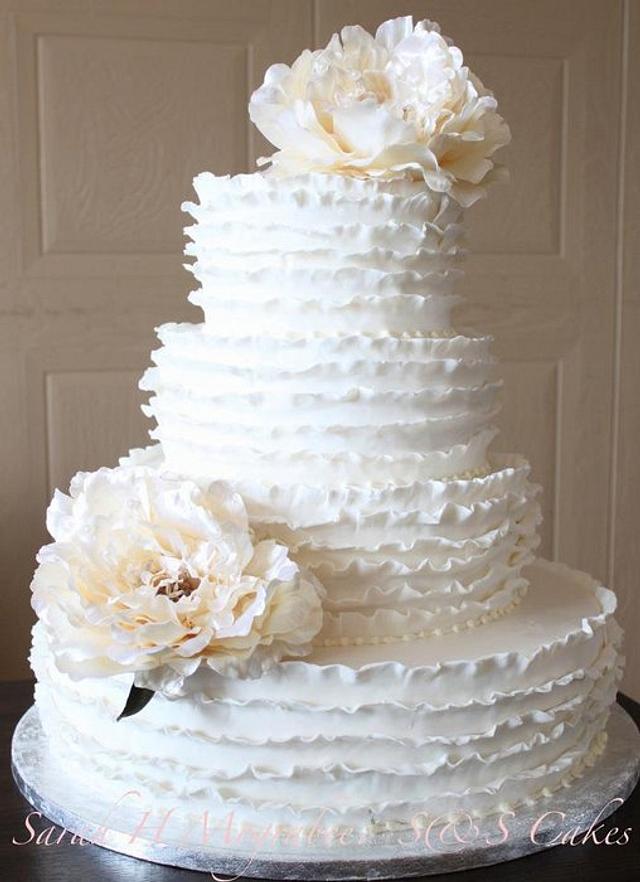 Vintage ruffle - Decorated Cake by Sarah H Mograbee - CakesDecor