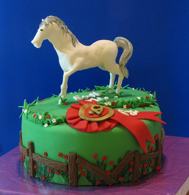 Handsculpted fondant horse cake - Cake by yael - CakesDecor