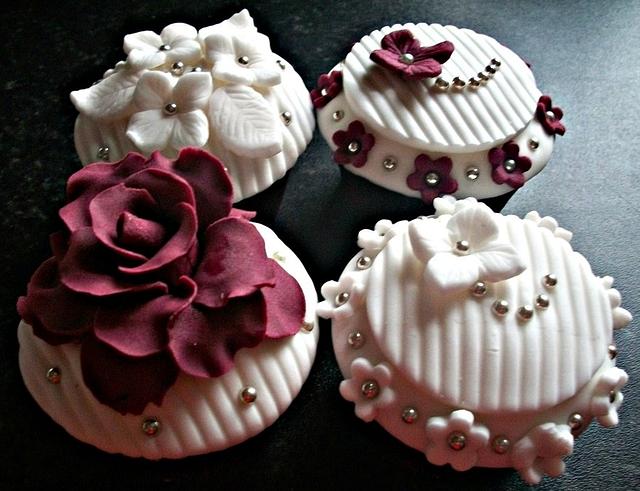 Floral cupacakes - Cake by sarahf - CakesDecor
