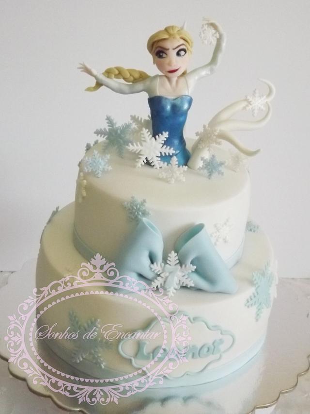 Elsa cake - Decorated Cake by Sonhos de Encantar by Sónia - CakesDecor