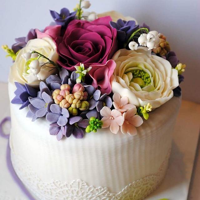 flower bouquet cake Decorated Cake by Rabarbar_cakery CakesDecor