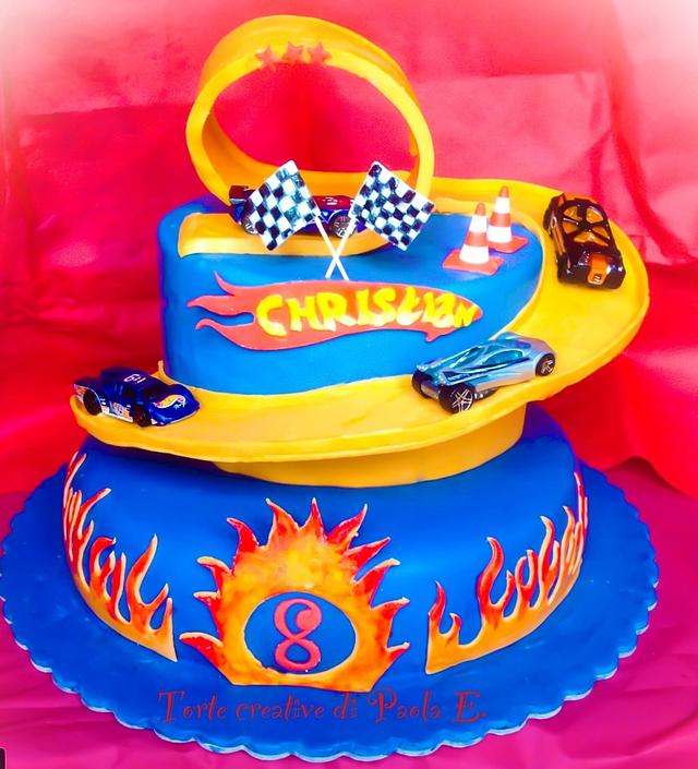 Hot wheels cake - Decorated Cake by Paola Esposito - CakesDecor