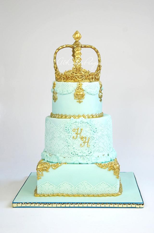 Royal crown cake 