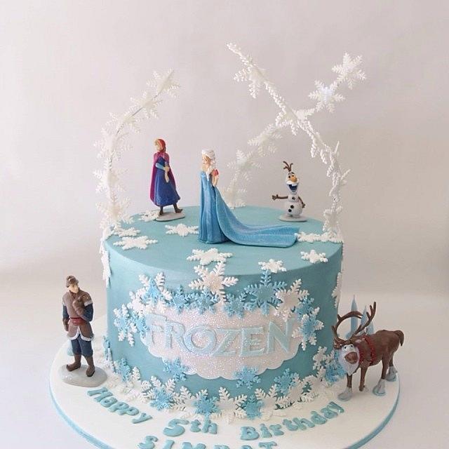 Frozen Theme Cake - Decorated Cake by Cakes for mates - CakesDecor