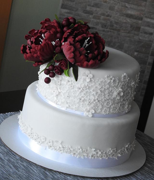 Elegant White Butter Cream Wedding Cake with Burgundy Rose… | Flickr