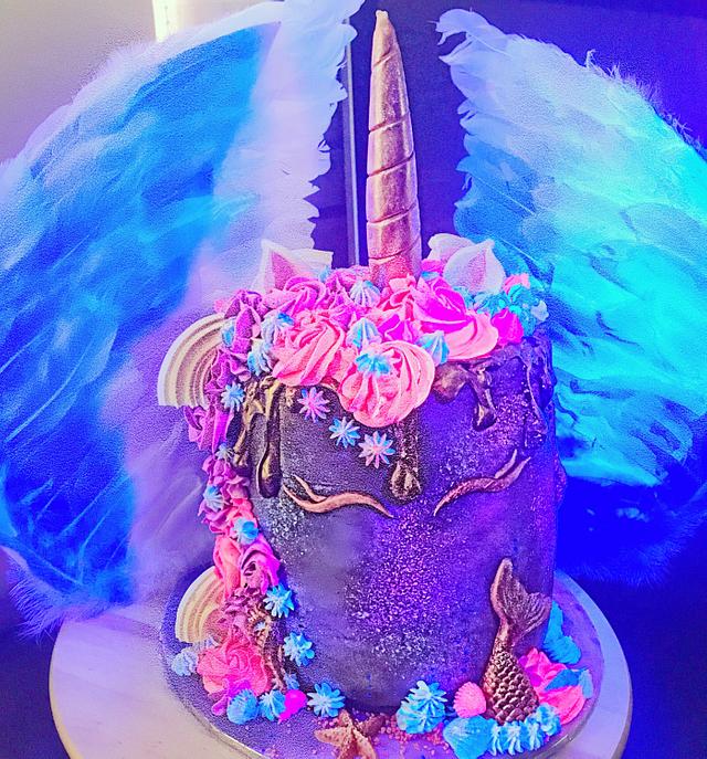 UV unicorn v mermaid cake 