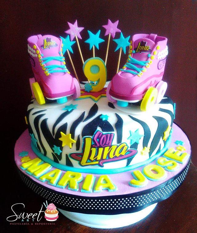 Torta Soy Luna - Decorated Cake by Sweet Art Pastelería & - CakesDecor