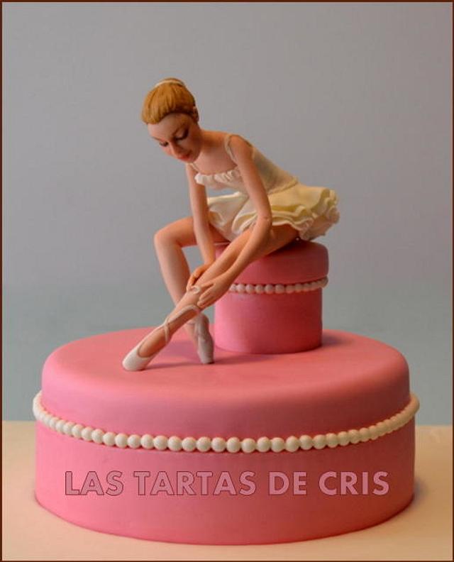 The classical dancer - Decorated Cake by LAS TARTAS DE - CakesDecor