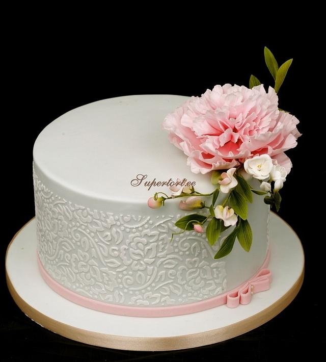 Small Birthday Cake With Peony And Sweet Pea Cake By Cakesdecor