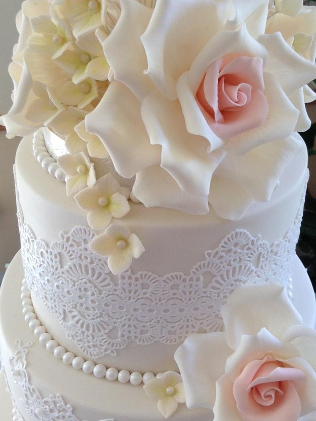 Wedding cake - Decorated Cake by Elli Warren - CakesDecor