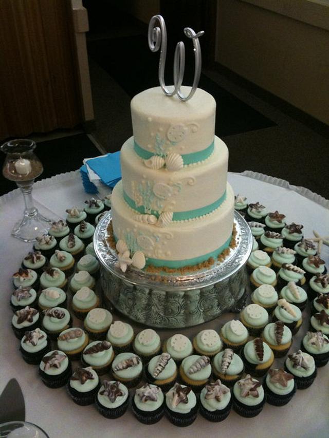 A Beach Themed Wedding Cake by Laura CakesDecor