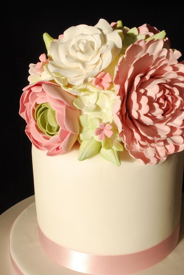 Floral Arrangement Cake by Joanne Connor at Windsor CakesDecor