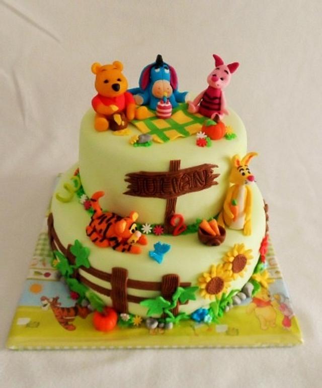 Winnie the pooh - Decorated Cake by Droomtaartjes - CakesDecor