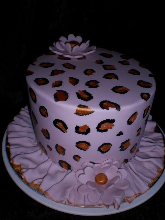 Mauve leopard - cake by Sugarart Cakes - CakesDecor