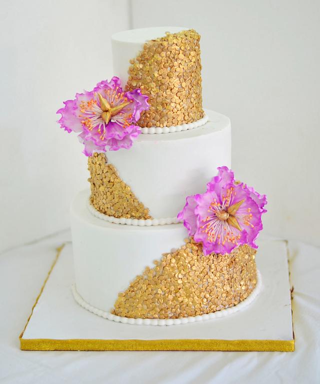 White and Gold - Cake by Mishmash - CakesDecor