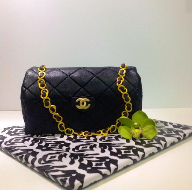 Chanel handbag - Decorated Cake by Diana - CakesDecor