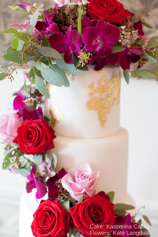 Golden map wedding cake