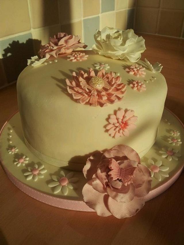 girly cake - cake by Kimberly Fletcher - CakesDecor
