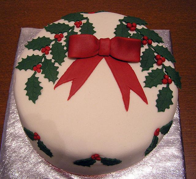 Holly - Decorated Cake by Anka - CakesDecor