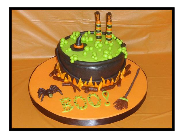 Halloween Cake - Decorated Cake by LOCD - CakesDecor