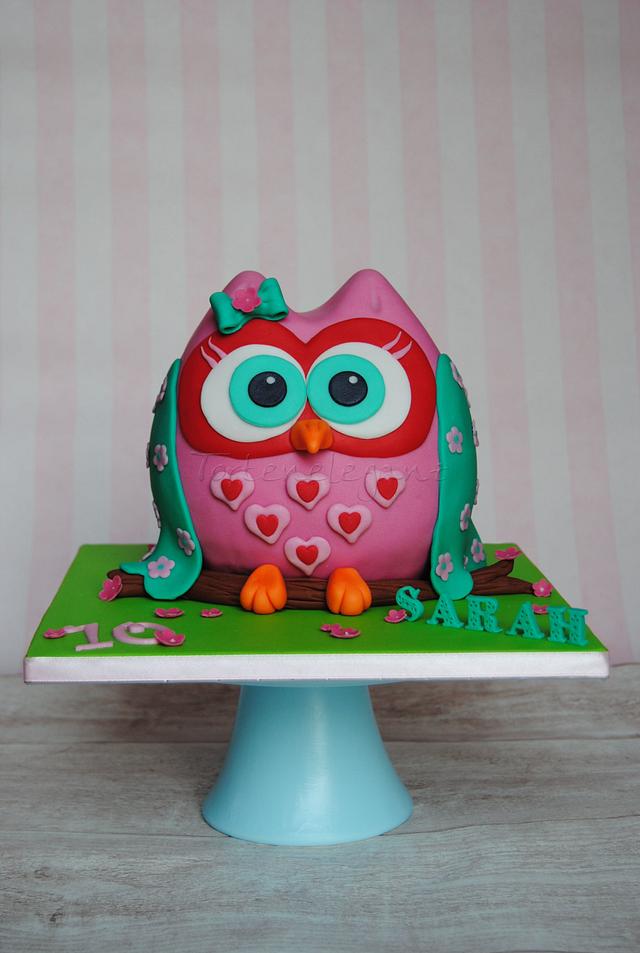 Little Owl Cake - Decorated Cake by Torteneleganz - CakesDecor
