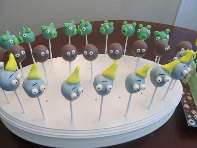 Angry Birds & Plants vs Zombies Team Up Cake and Cake Pops