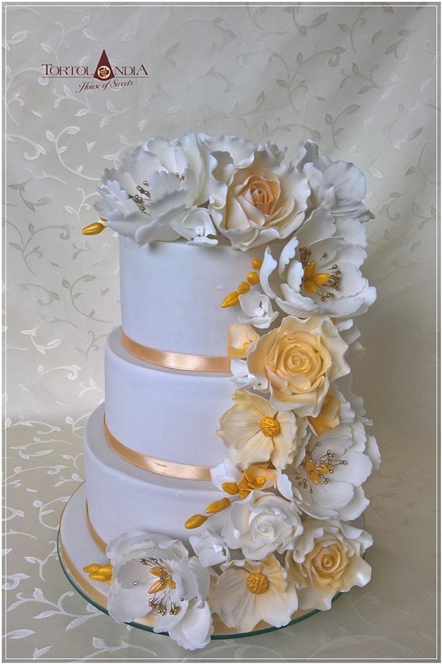 White & Gold Wedding Cake - Decorated Cake By Tortolandia - CakesDecor