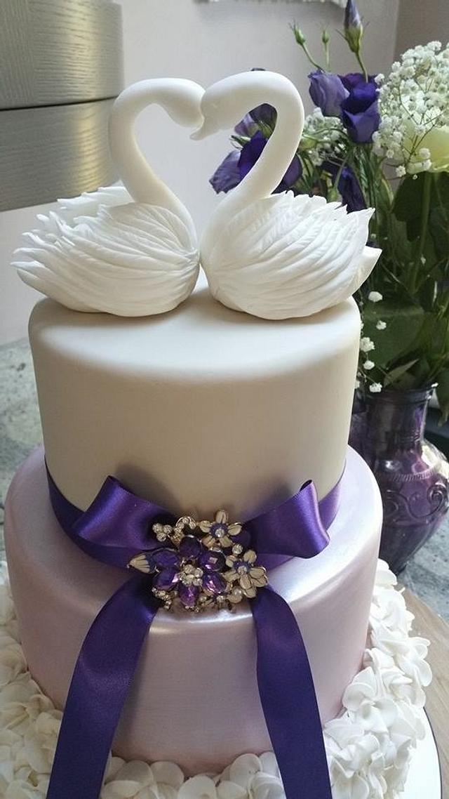 swans-ruffle-wedding-cake-cake-by-scrummy-mummy-s-cakes-cakesdecor