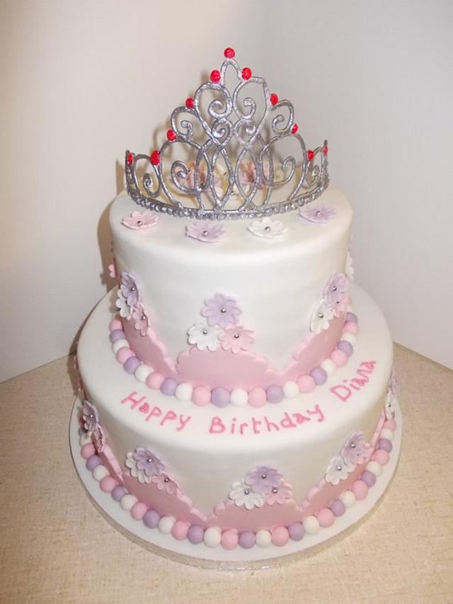 Tiara cake - Cake by David Mason - CakesDecor