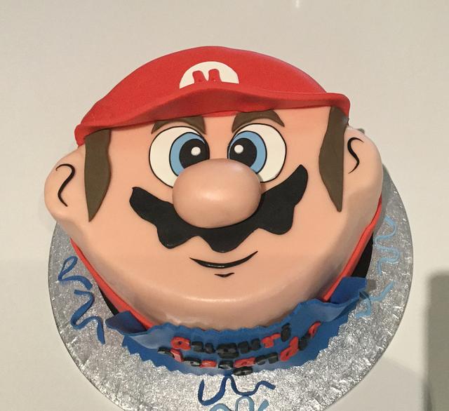 Mario Bross - Decorated Cake by Donatella Bussacchetti - CakesDecor