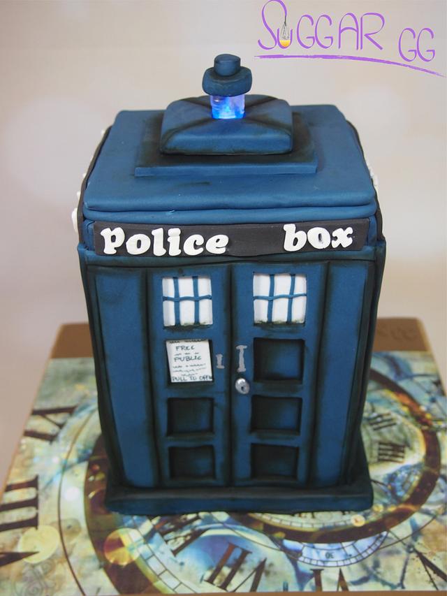 Dr Who Tardis Cake Cake By Suggar Gg Cakesdecor