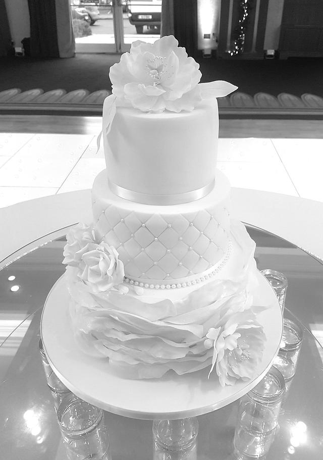 All White Wedding Cake Decorated Cake By Cakes Glorious Cakesdecor